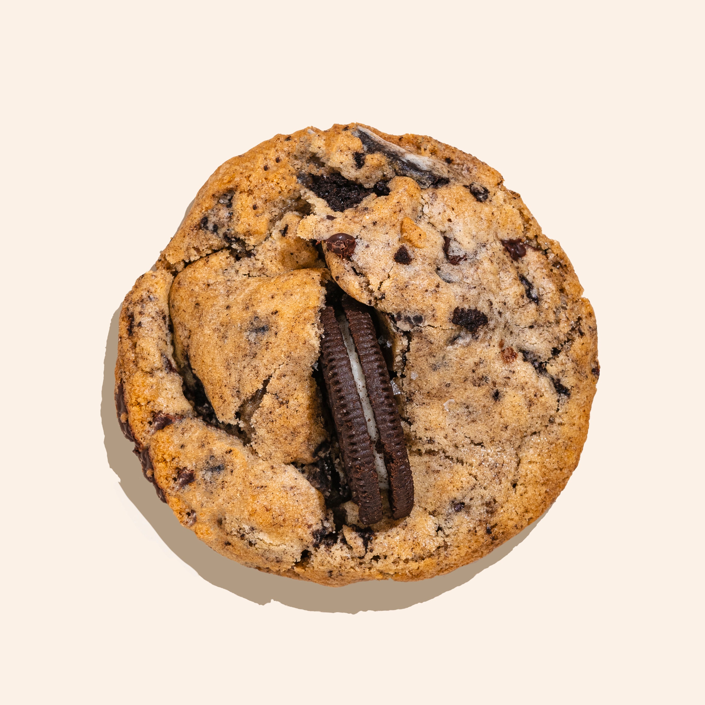 overhead vegan oreo chocolate chip cookie